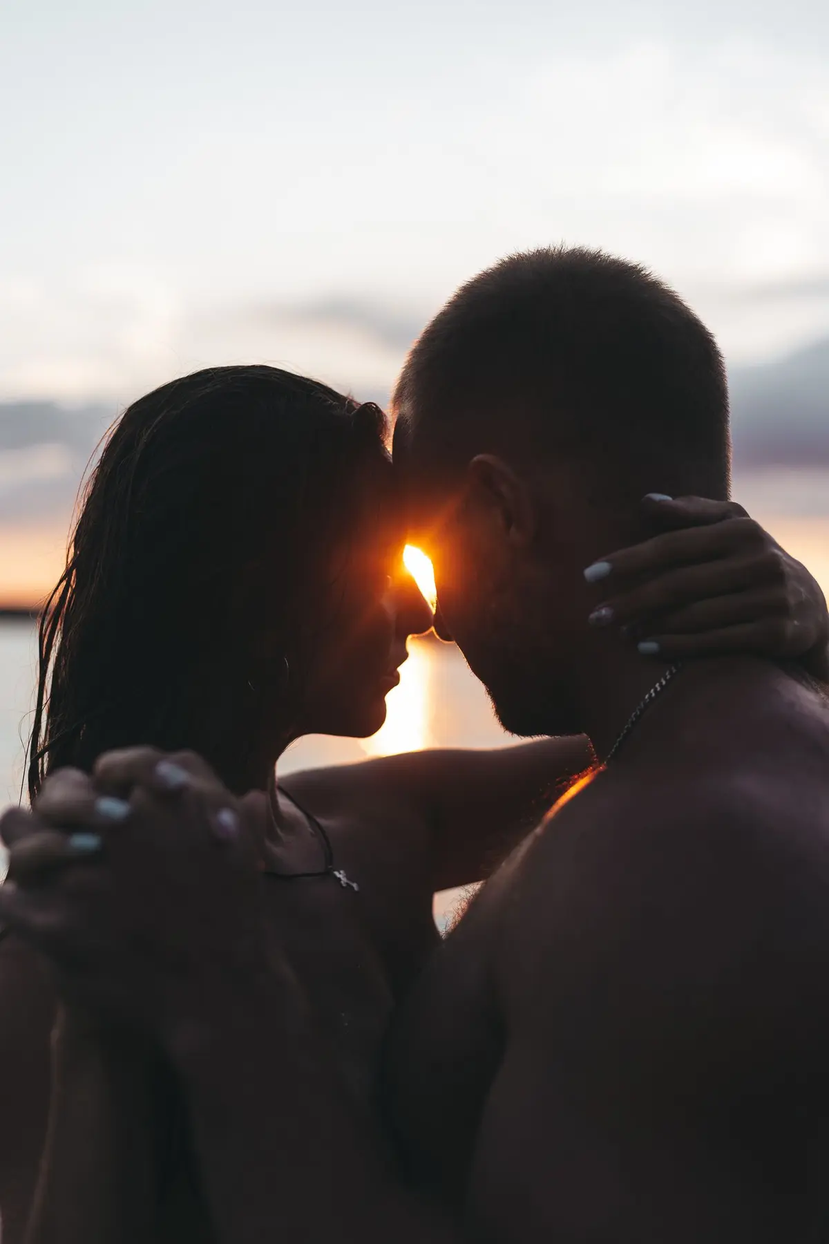 Pareja abrazada